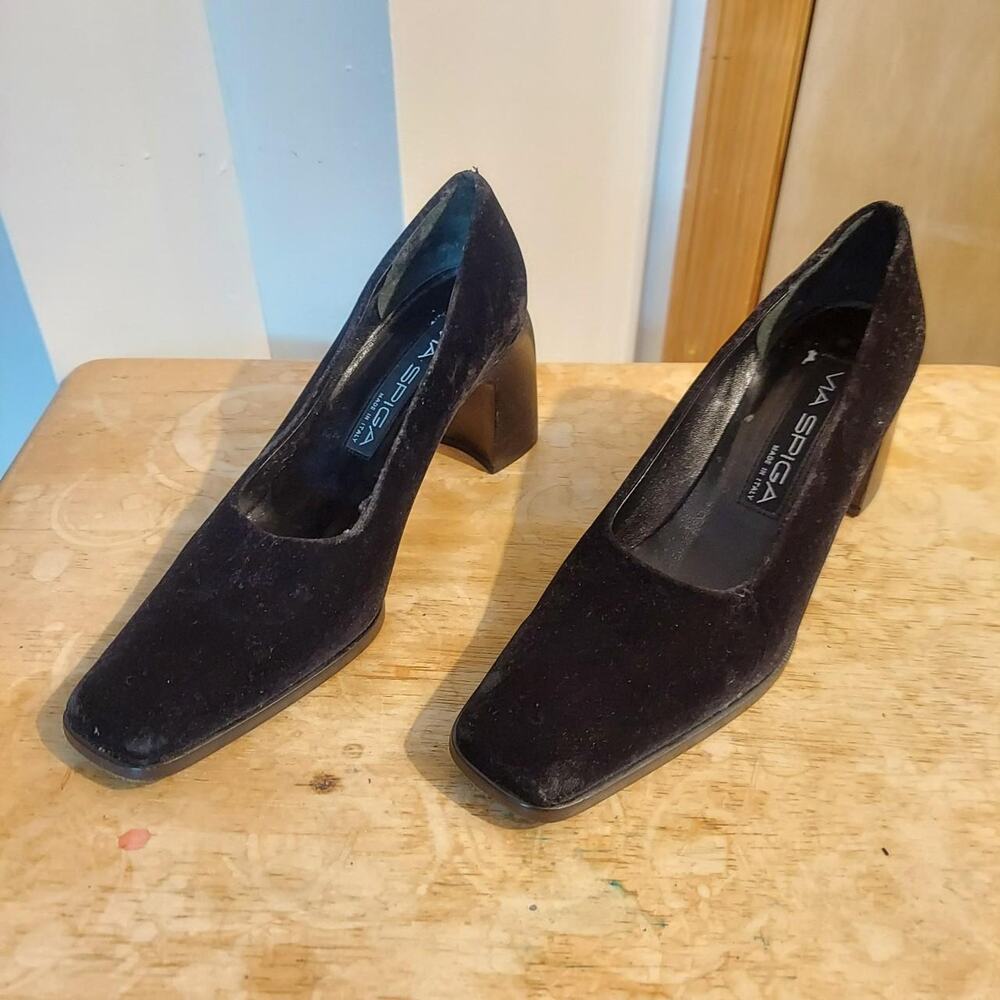 Via Spiga Black Suede Block Heel Pumps - Picture 2 of 9